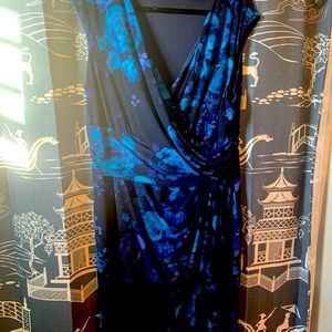 Sleeveless blue floral dress! 💙🦋